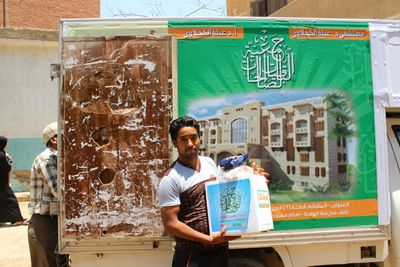 جمعية الباقيات الصالحات تزور قرى بنى سويف وتوزيع شنط رمضان ولحوم طازجة